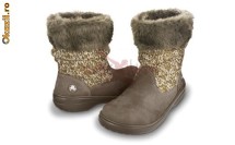 Cizme Crocs Cozycrocs fuzz bootie brown (143) foto