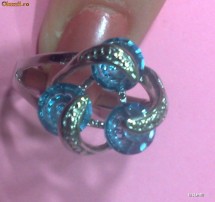 INEL deosebit PLACAT CU AUR ALB de 18k cu 3 pietre SAFIR albastru! Model superb! Cel mai bun cadou de Valentine's Day si Dragobete!  Poze reale!!! foto