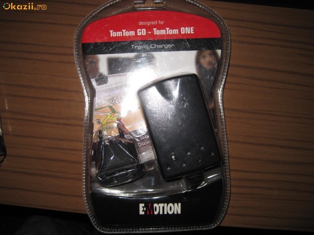 INCARCATOR GPS  TOMTOM DE CASA foto mare