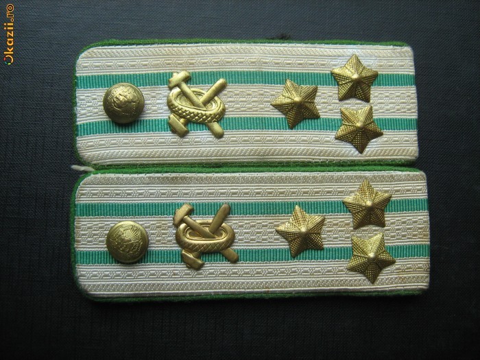 GRADE MILITARE DE COLONEL DE GRANICERI - COMUNISTE ( NR 695 ) - RAR foto mare