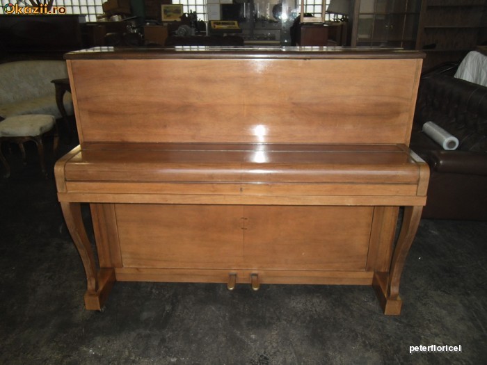 Pianina Finger, cu placa de bronz si corzi incrucisate.  -1954 foto mare
