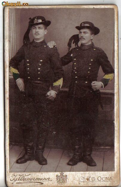 Fotografie carton Militari in uniforma perioada Carol I - Wassermann - Tg. Ocna foto mare