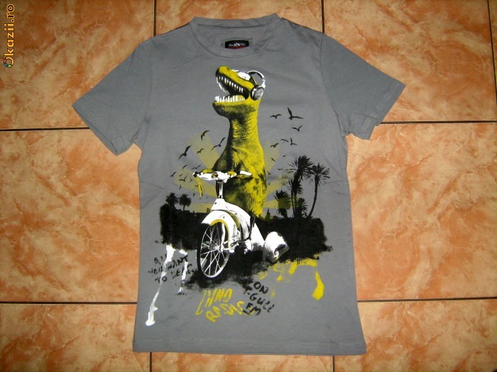 Tricouri PULL&BEAR  ....40 ron foto mare