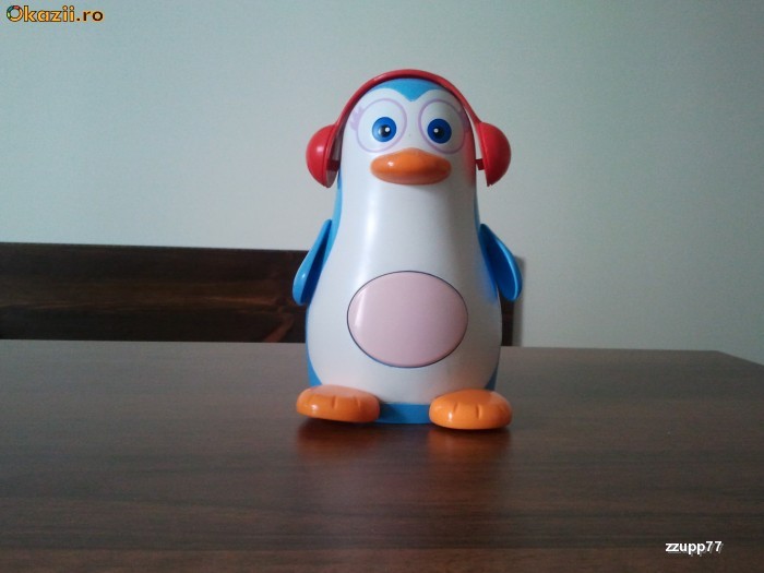 Pinguin care deseneaza singur foto mare